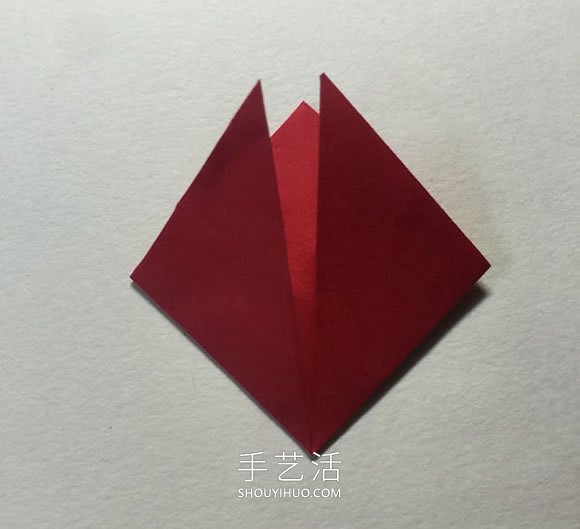 简单折纸4个花瓣 粘合得到一朵四瓣花!(图4) 简单折纸4个花瓣 粘合得到一朵四瓣花!(图4)
