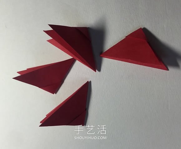 简单折纸4个花瓣 粘合得到一朵四瓣花!(图10) 简单折纸4个花瓣 粘合得到一朵四瓣花!(图10)