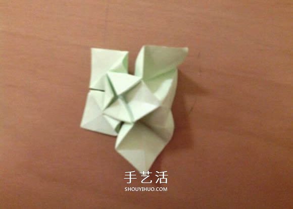 幸运四叶草的折法图解 怎么折纸四叶草步骤图(图19) 幸运四叶草的折法图解 怎么折纸四叶草步骤图(图19)