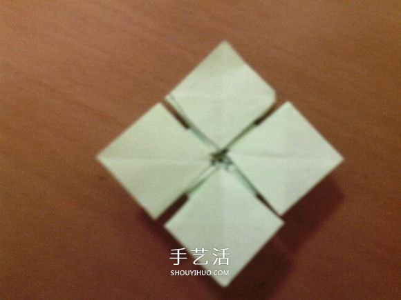 幸运四叶草的折法图解 怎么折纸四叶草步骤图(图22) 幸运四叶草的折法图解 怎么折纸四叶草步骤图(图22)