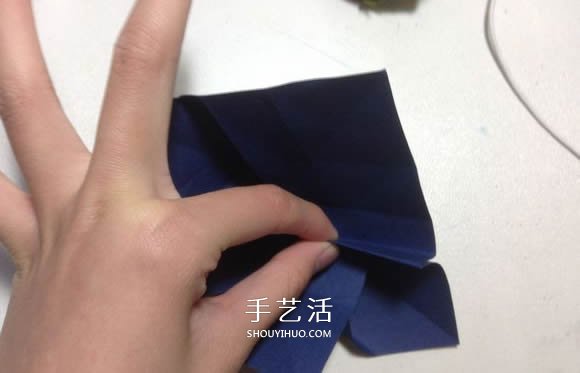 怎么折纸月季花的方法 手工月季花的折法图解(图39) 怎么折纸月季花的方法 手工月季花的折法图解(图39)