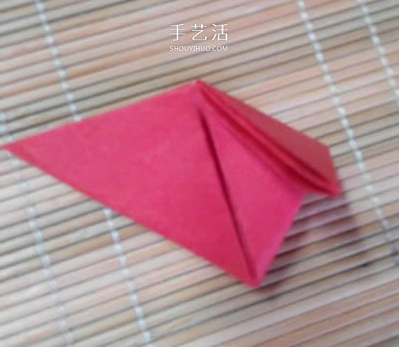 即将完全开花的荷花的折纸方法图解过程(图6) 即将完全开花的荷花的折纸方法图解过程(图6)