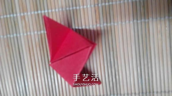 即将完全开花的荷花的折纸方法图解过程(图7) 即将完全开花的荷花的折纸方法图解过程(图7)