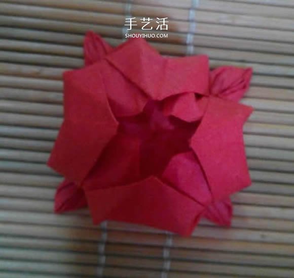 即将完全开花的荷花的折纸方法图解过程(图17) 即将完全开花的荷花的折纸方法图解过程(图17)