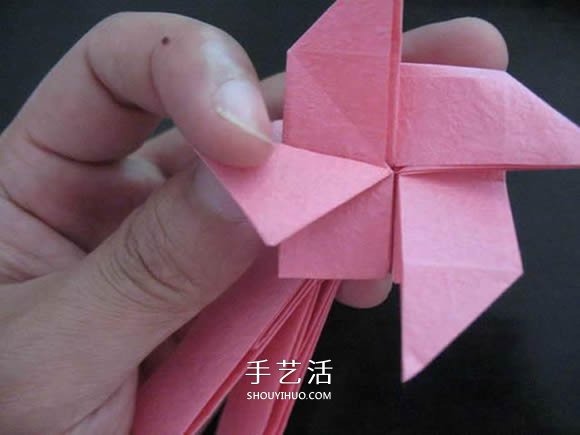 赠送初恋的小礼物!折纸蔷薇戒指的折法图解(图68) 赠送初恋的小礼物!折纸蔷薇戒指的折法图解(图68)