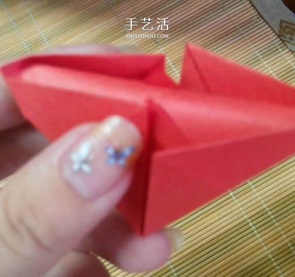 即将完全开花的荷花的折纸方法图解过程(图5) 即将完全开花的荷花的折纸方法图解过程(图5)