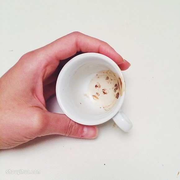 创意绘画:将翻倒的咖啡变成涂鸦艺术(图2) 创意绘画:将翻倒的咖啡变成涂鸦艺术(图2)