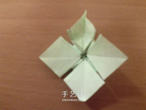 幸运四叶草的折法图解 怎么折纸四叶草步骤图(图23) 幸运四叶草的折法图解 怎么折纸四叶草步骤图(图23)