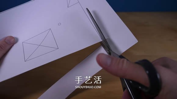 可乐瓶科技小制作 DIY橡皮筋动力飞机的方法(图3) 可乐瓶科技小制作 DIY橡皮筋动力飞机的方法(图3)
