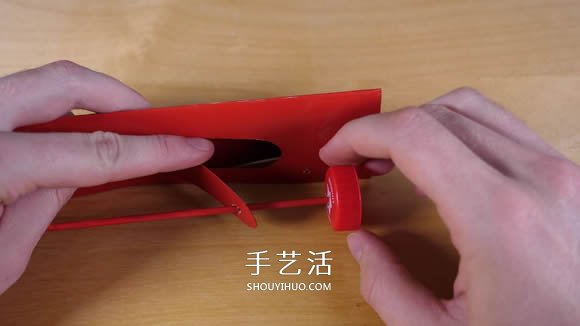可乐瓶科技小制作 DIY橡皮筋动力飞机的方法(图32) 可乐瓶科技小制作 DIY橡皮筋动力飞机的方法(图32)