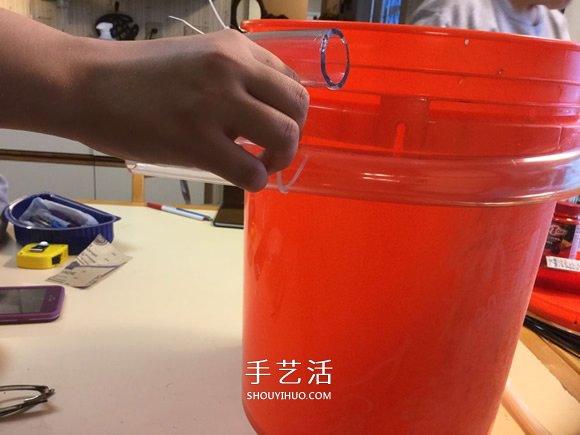 自制滚弹珠玩具的方法 简单的废物利用小制作(图6) 自制滚弹珠玩具的方法 简单的废物利用小制作(图6)