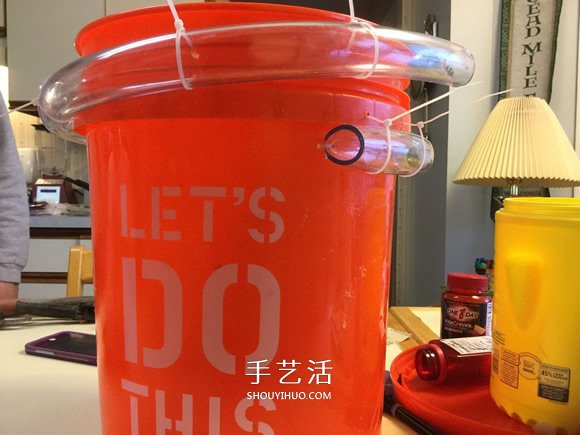 自制滚弹珠玩具的方法 简单的废物利用小制作(图7) 自制滚弹珠玩具的方法 简单的废物利用小制作(图7)