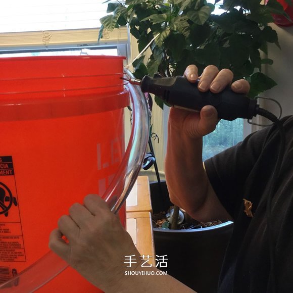 自制滚弹珠玩具的方法 简单的废物利用小制作(图4) 自制滚弹珠玩具的方法 简单的废物利用小制作(图4)
