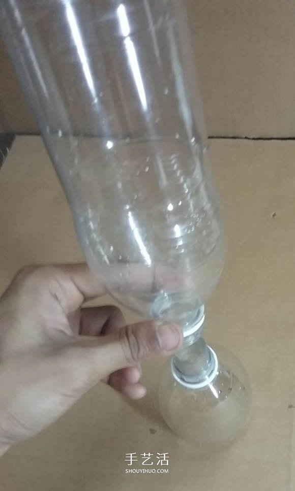 矿泉水瓶废物利用手工制作奖杯、国旗和酒杯(图4) 矿泉水瓶废物利用手工制作奖杯、国旗和酒杯(图4)