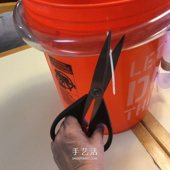 自制滚弹珠玩具的方法 简单的废物利用小制作(图16) 自制滚弹珠玩具的方法 简单的废物利用小制作(图16)