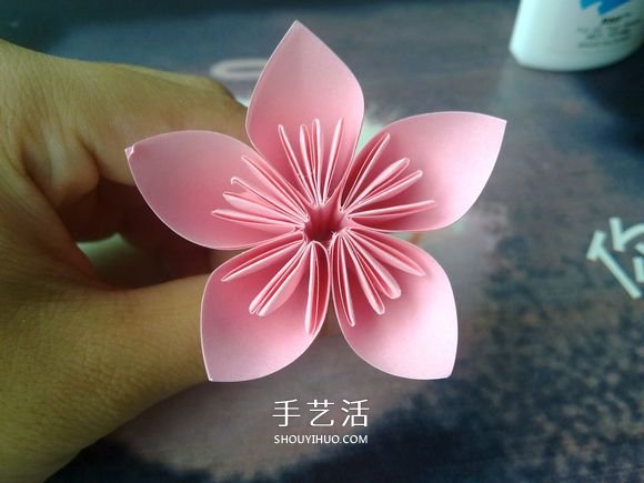 肯定学得会!超简单五瓣樱花的折纸方法步骤(图16) 肯定学得会!超简单五瓣樱花的折纸方法步骤(图16)