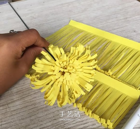 重阳节大菊花的制作方法 简单又美丽!(图4) 重阳节大菊花的制作方法 简单又美丽!(图4)