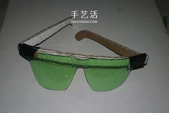 汽水瓶废物利用手工制作黑框太阳镜的方法 - 诺云双维造物网
