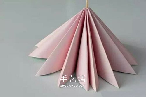简单又漂亮纸花的折法图解 有16个花瓣!(图11) 简单又漂亮纸花的折法图解 有16个花瓣!(图11)