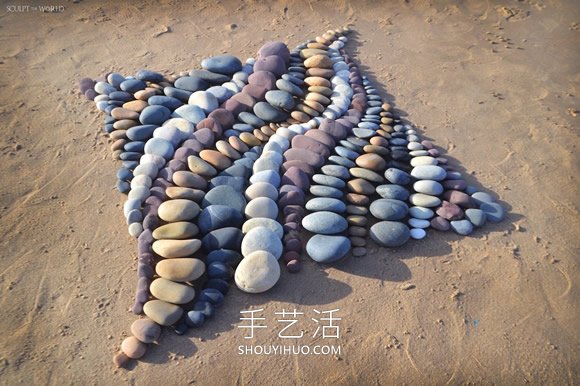 海滩上的拼搭艺术!令人赏心悦目的石头拼画(图4) 海滩上的拼搭艺术!令人赏心悦目的石头拼画(图4)