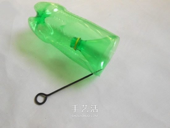 雪碧瓶子制作捕鱼器 儿童自制捕鱼器的教程(图6) 雪碧瓶子制作捕鱼器 儿童自制捕鱼器的教程(图6)