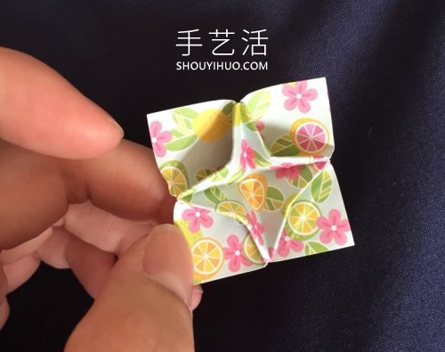 儿童简单折纸四角花的折法图解教程(图5) 儿童简单折纸四角花的折法图解教程(图5)
