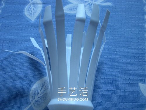 酸奶瓶手工制作小花篮的做法教程(图3) 酸奶瓶手工制作小花篮的做法教程(图3)
