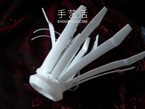 酸奶瓶手工制作小花篮的做法教程(图3)