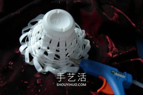 酸奶瓶手工制作小花篮的做法教程(图5)
