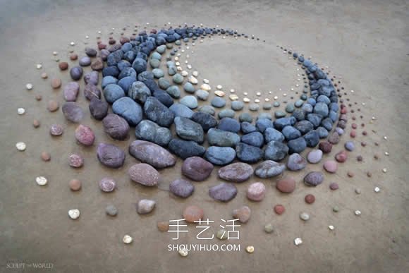 海滩上的拼搭艺术!令人赏心悦目的石头拼画(图2) 海滩上的拼搭艺术!令人赏心悦目的石头拼画(图2)