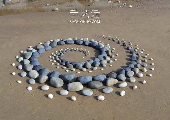 海滩上的拼搭艺术!令人赏心悦目的石头拼画(图11) 海滩上的拼搭艺术!令人赏心悦目的石头拼画(图11)