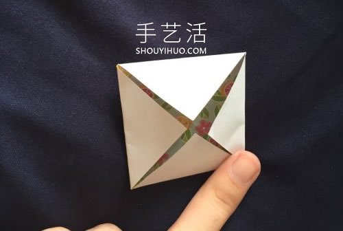 儿童简单折纸四角花的折法图解教程(图1) 儿童简单折纸四角花的折法图解教程(图1)