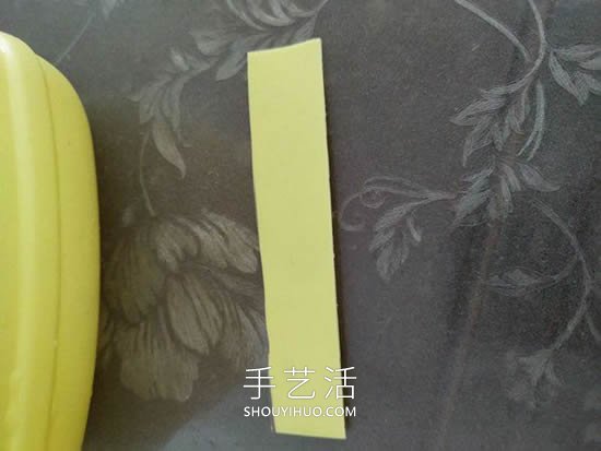 洗洁精瓶废物利用制作洗漱用品收纳篮的做法(图5) 洗洁精瓶废物利用制作洗漱用品收纳篮的做法(图5)