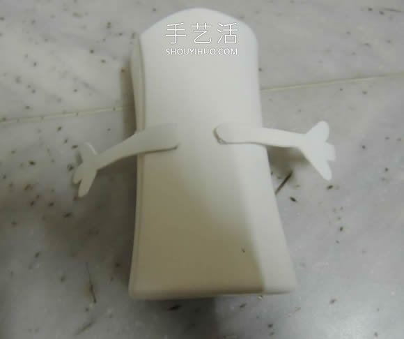 洗发水瓶废物利用 手工制作万圣节怪物笔筒(图6) 洗发水瓶废物利用 手工制作万圣节怪物笔筒(图6)