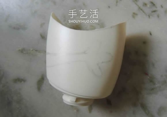 洗发水瓶废物利用 手工制作万圣节怪物笔筒(图5) 洗发水瓶废物利用 手工制作万圣节怪物笔筒(图5)