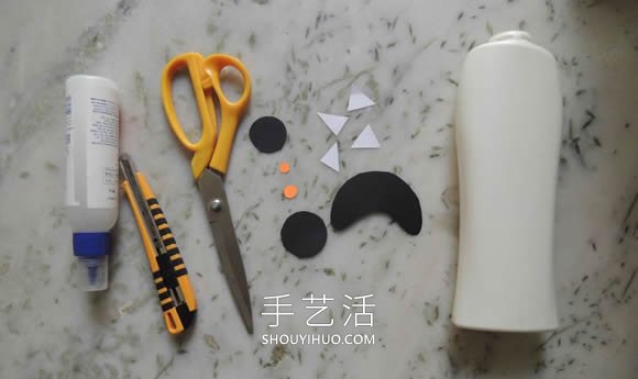 洗发水瓶废物利用 手工制作万圣节怪物笔筒(图3) 洗发水瓶废物利用 手工制作万圣节怪物笔筒(图3)