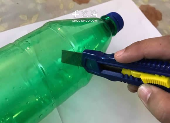 雪碧瓶手工制作万圣节女巫屋图解教程(图2) 雪碧瓶手工制作万圣节女巫屋图解教程(图2)