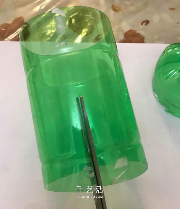 雪碧瓶手工制作万圣节女巫屋图解教程(图3) 雪碧瓶手工制作万圣节女巫屋图解教程(图3)