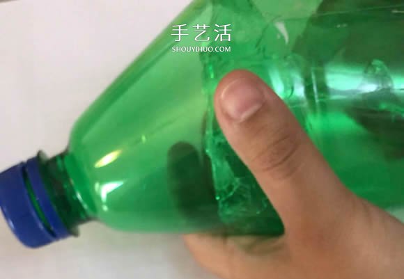 雪碧瓶手工制作万圣节女巫屋图解教程(图7) 雪碧瓶手工制作万圣节女巫屋图解教程(图7)