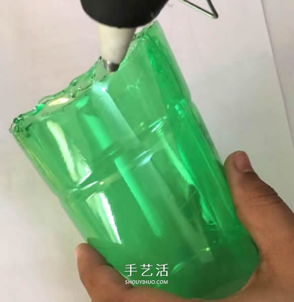 雪碧瓶手工制作万圣节女巫屋图解教程(图6) 雪碧瓶手工制作万圣节女巫屋图解教程(图6)