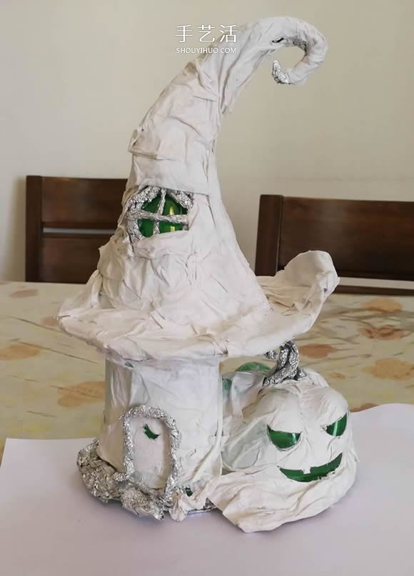 雪碧瓶手工制作万圣节女巫屋图解教程(图14) 雪碧瓶手工制作万圣节女巫屋图解教程(图14)