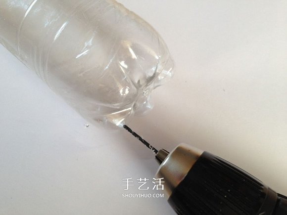 用塑料瓶做潜水艇玩具的方法(图11) 用塑料瓶做潜水艇玩具的方法(图11)