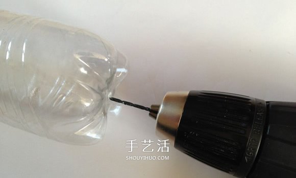 用塑料瓶做潜水艇玩具的方法(图10) 用塑料瓶做潜水艇玩具的方法(图10)