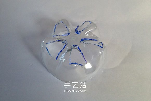 用塑料瓶做潜水艇玩具的方法(图4) 用塑料瓶做潜水艇玩具的方法(图4)