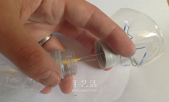 用塑料瓶做潜水艇玩具的方法(图16) 用塑料瓶做潜水艇玩具的方法(图16)
