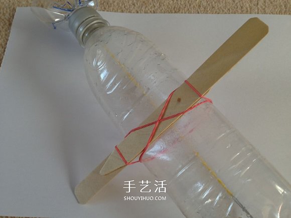 用塑料瓶做潜水艇玩具的方法(图18) 用塑料瓶做潜水艇玩具的方法(图18)