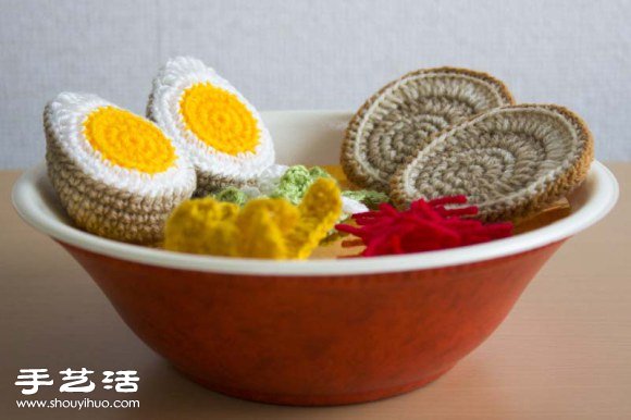 日本手工达人用毛线织出的一碗拉面！(图2)