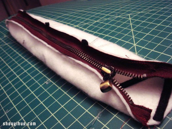 用拉链改造旧衣服 DIY超抢眼猫咪T恤教程(图10) 用拉链改造旧衣服 DIY超抢眼猫咪T恤教程(图10)