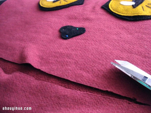 用拉链改造旧衣服 DIY超抢眼猫咪T恤教程(图11) 用拉链改造旧衣服 DIY超抢眼猫咪T恤教程(图11)
