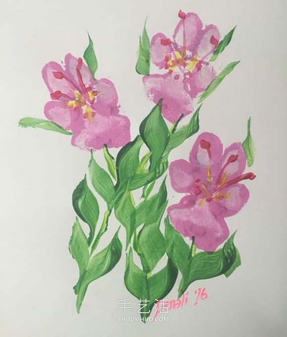 宠物主人用狗的脚爪画出漂亮的花朵画(图3) 宠物主人用狗的脚爪画出漂亮的花朵画(图3)